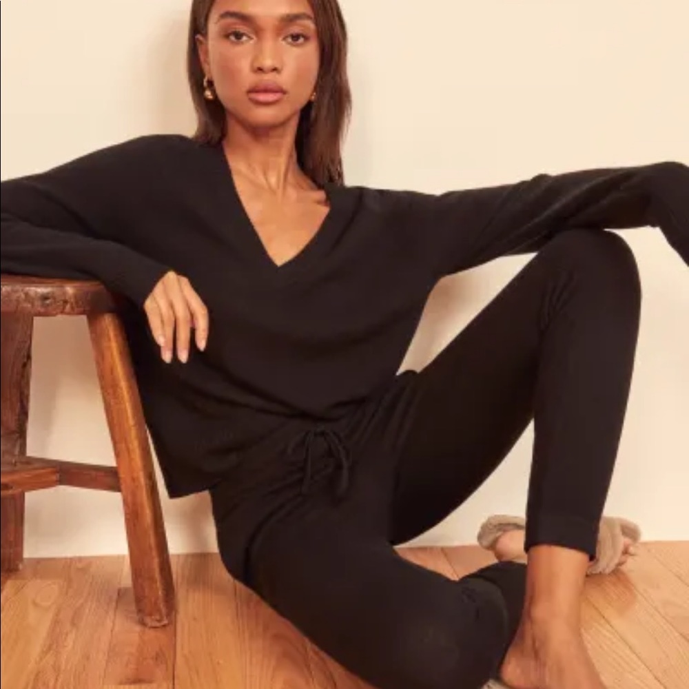 Reformation Cashmere Relaxed V-Neck Black
